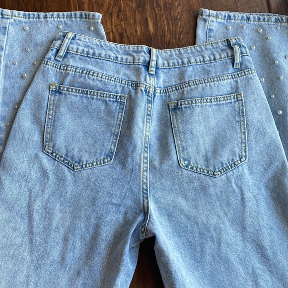 Light wash pearl studded jeans - Picture 2 of 3